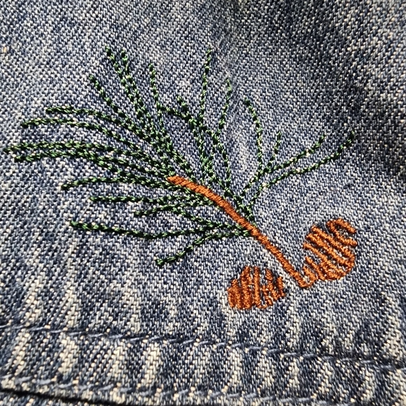🎄 Vintage Van Heusen Denim holiday Shirt with Embroidered pine needles Details - Picture 6 of 7